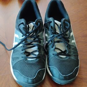 Men's Basic Black and White Athletic Shoes Size: 8 1/2                 (1009)
